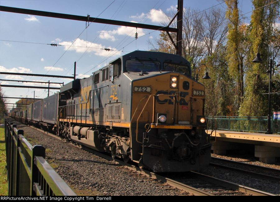 CSX 752 leading Q032
